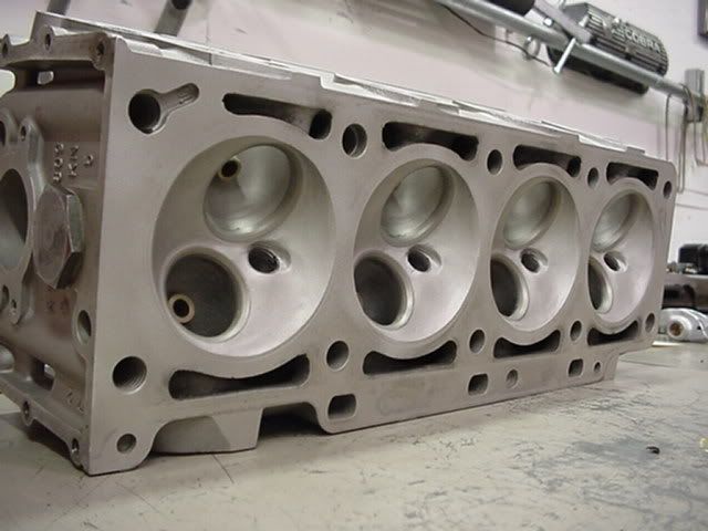 bmw_2002_e12_cyl_head_3.jpg