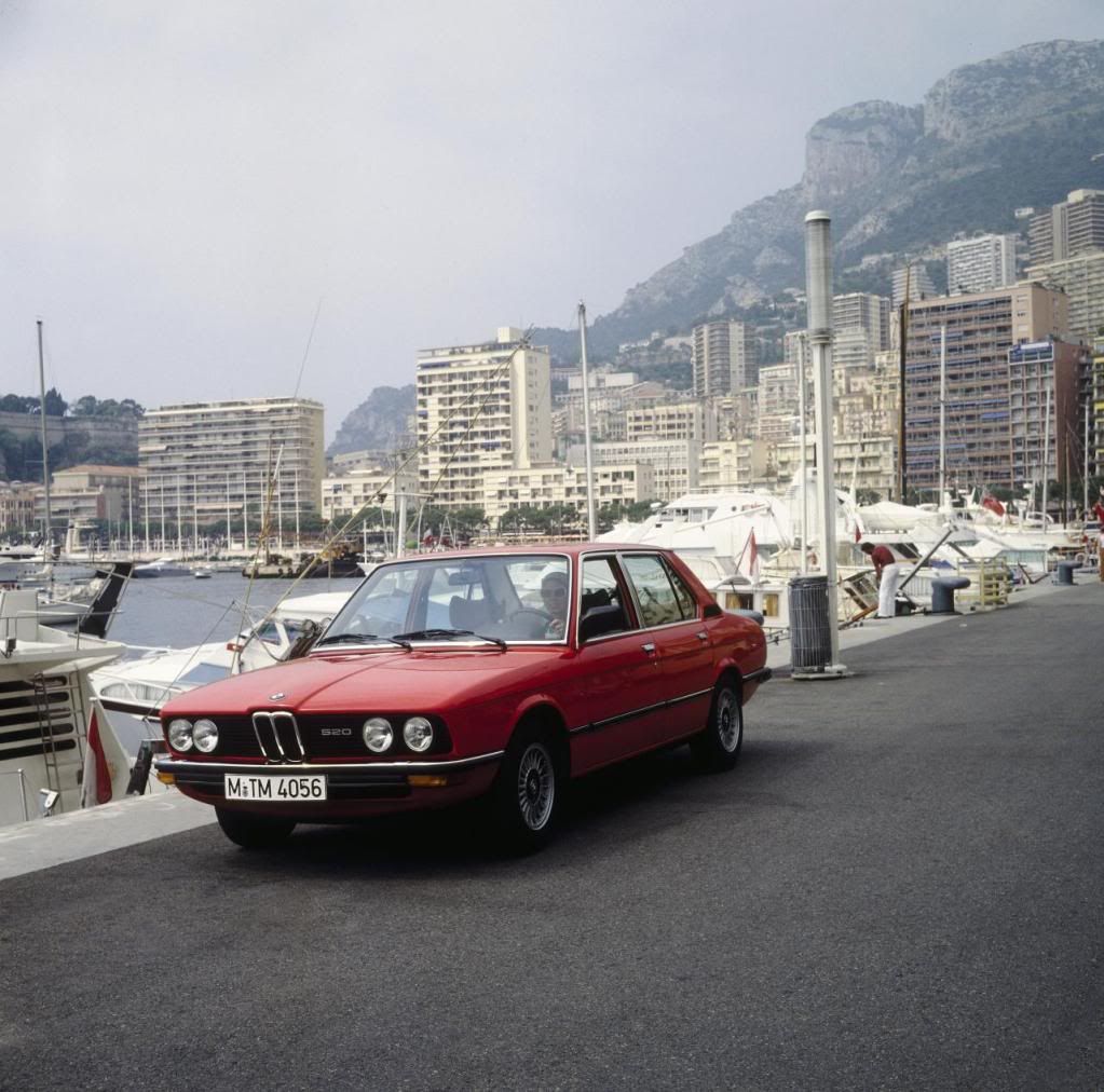 5335678046_1aa7477cb5BMW520_E12_O.jpg