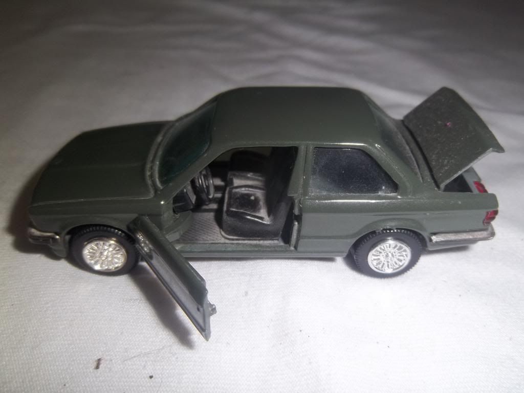 083-2_zps88bac9bd.jpg
