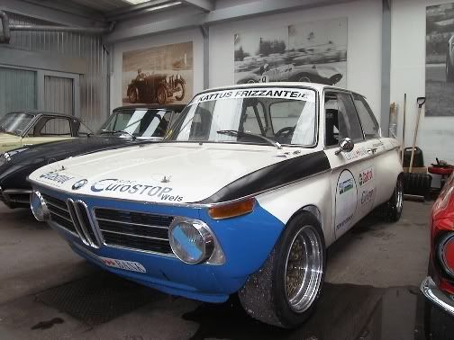 69_BMW2002ti_Racing_White_01.jpg