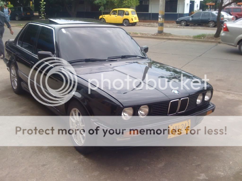BMW323iE30008.jpg