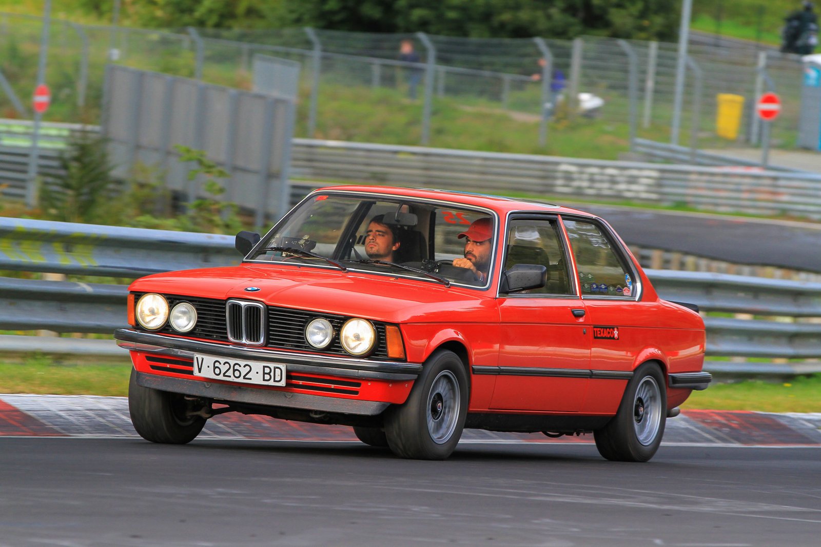 Dossier: Desde Valencia hasta Nürburgring en un BMW E21 315 - Magazine ...